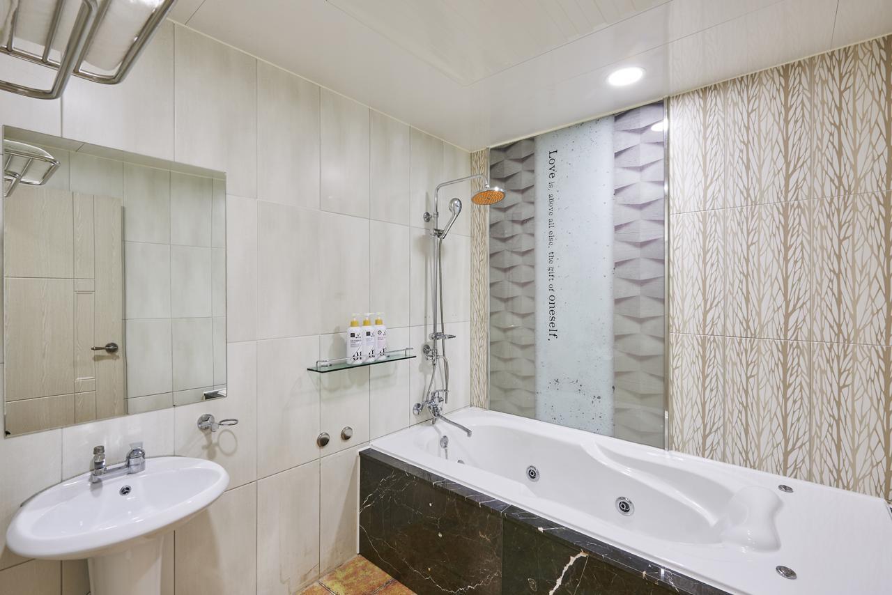 Venture Hotel Кванджу Экстерьер фото